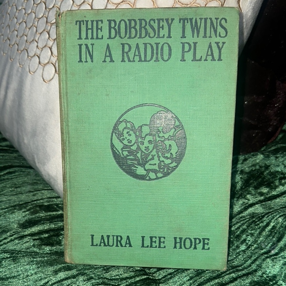 The Bobbsey Twins in a Radio Play by Laura Lee Hope - Green Cover